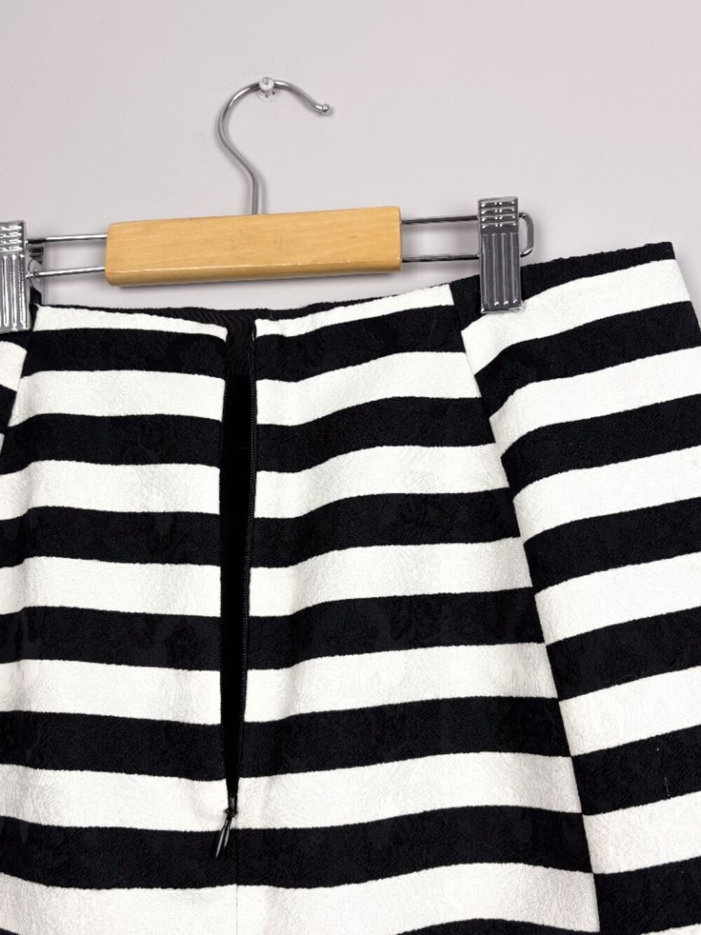 Ann Taylor Petite 2P Striped Pencil Skirt Black & White Classic Workwear - Picture 4 of 5
